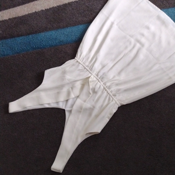 NWOT TOBI Plunging Vee Front Flowy Cream Elastic Waste Dress! (Much Better IRL!) - Picture 10 of 10